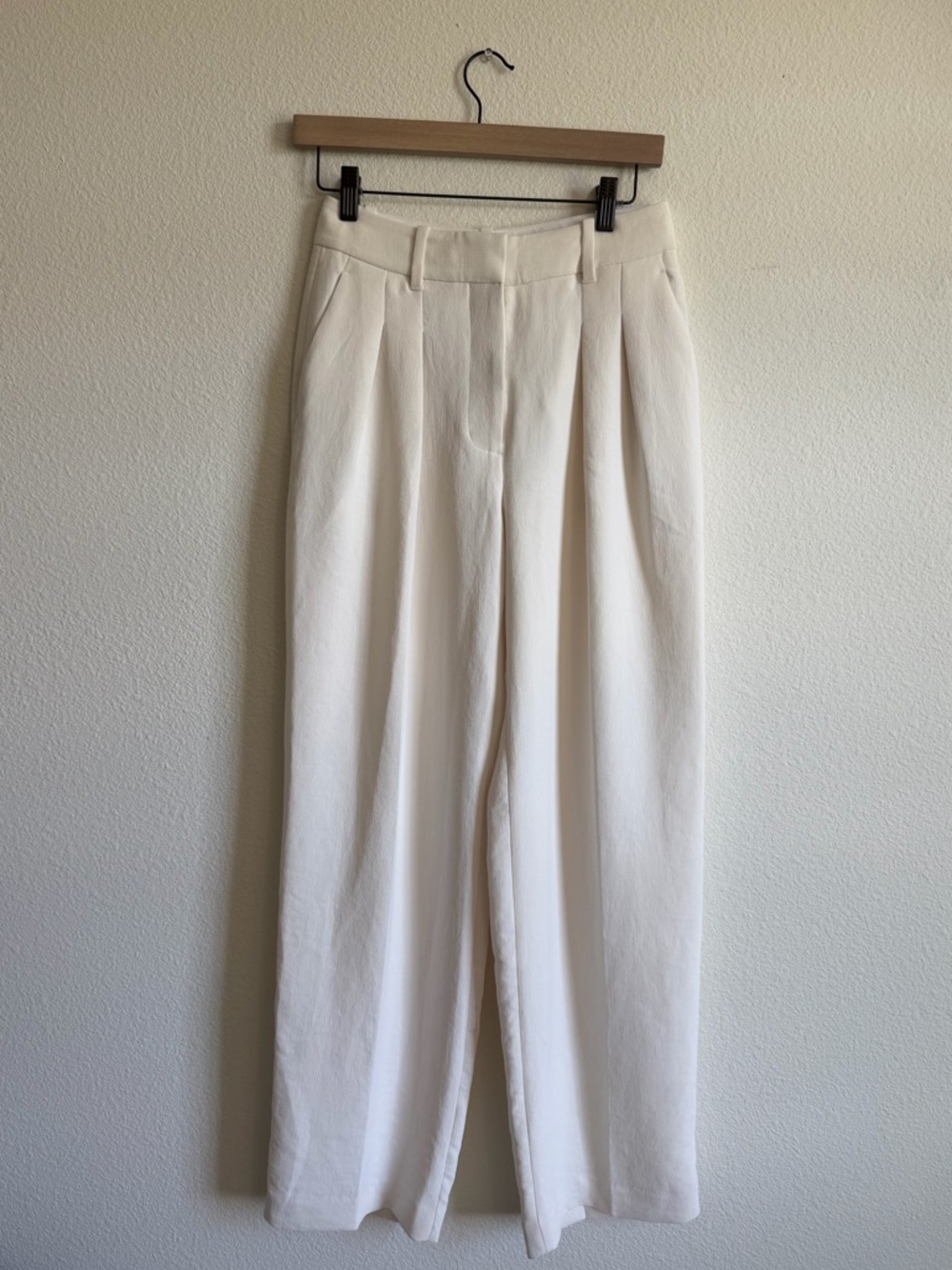 Aritzia Wilfred Ivory Effortless Pants Trousers Size 2